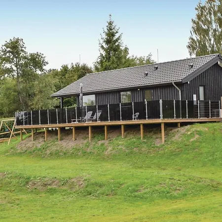 Three-bedroom Holiday In * Ebeltoft